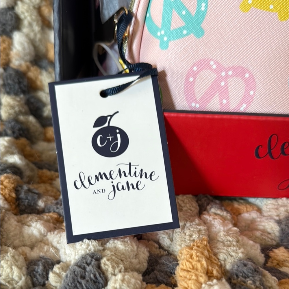 Clementine and Jane Pretzel Cosmetic 2-Bag Set - Picture 3 of 8